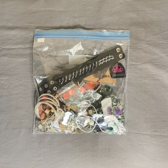 Mystery Ziploc Bag Of Jewelry Lot Of Jewelry Pieces - Picture 2 of 3